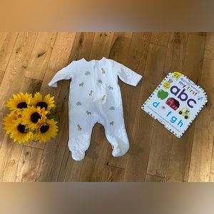 Little Me brand white color pijama size 3months